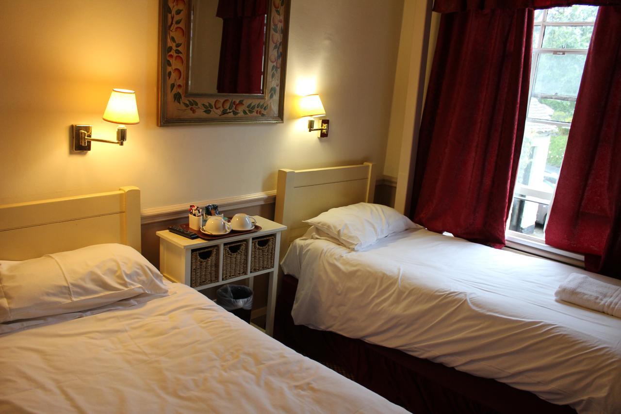 Whyte Harte Hotel Redhill  Extérieur photo