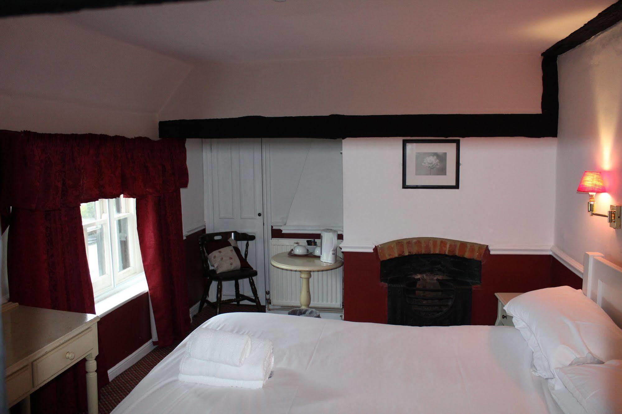 Whyte Harte Hotel Redhill  Extérieur photo