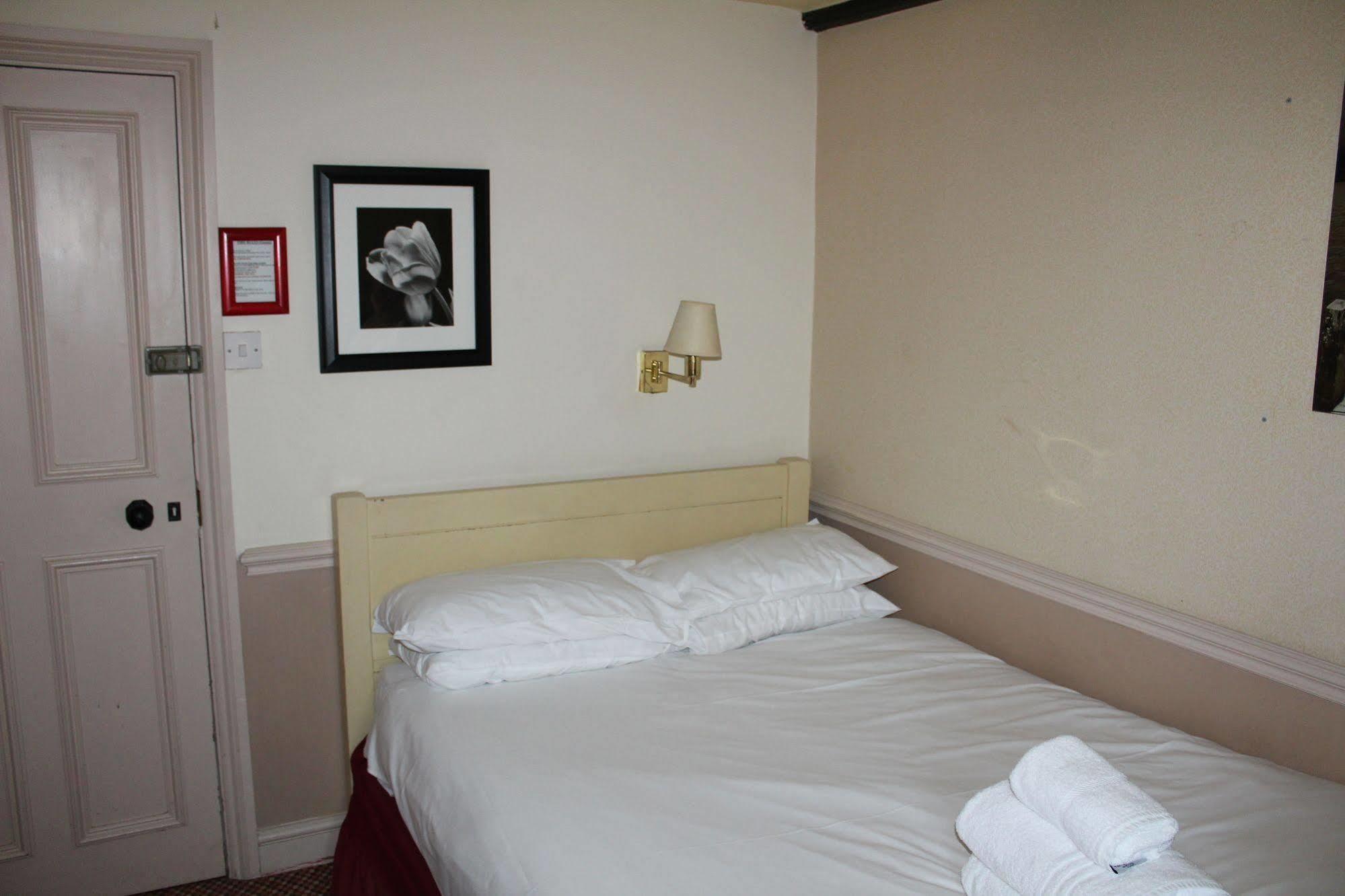 Whyte Harte Hotel Redhill  Extérieur photo