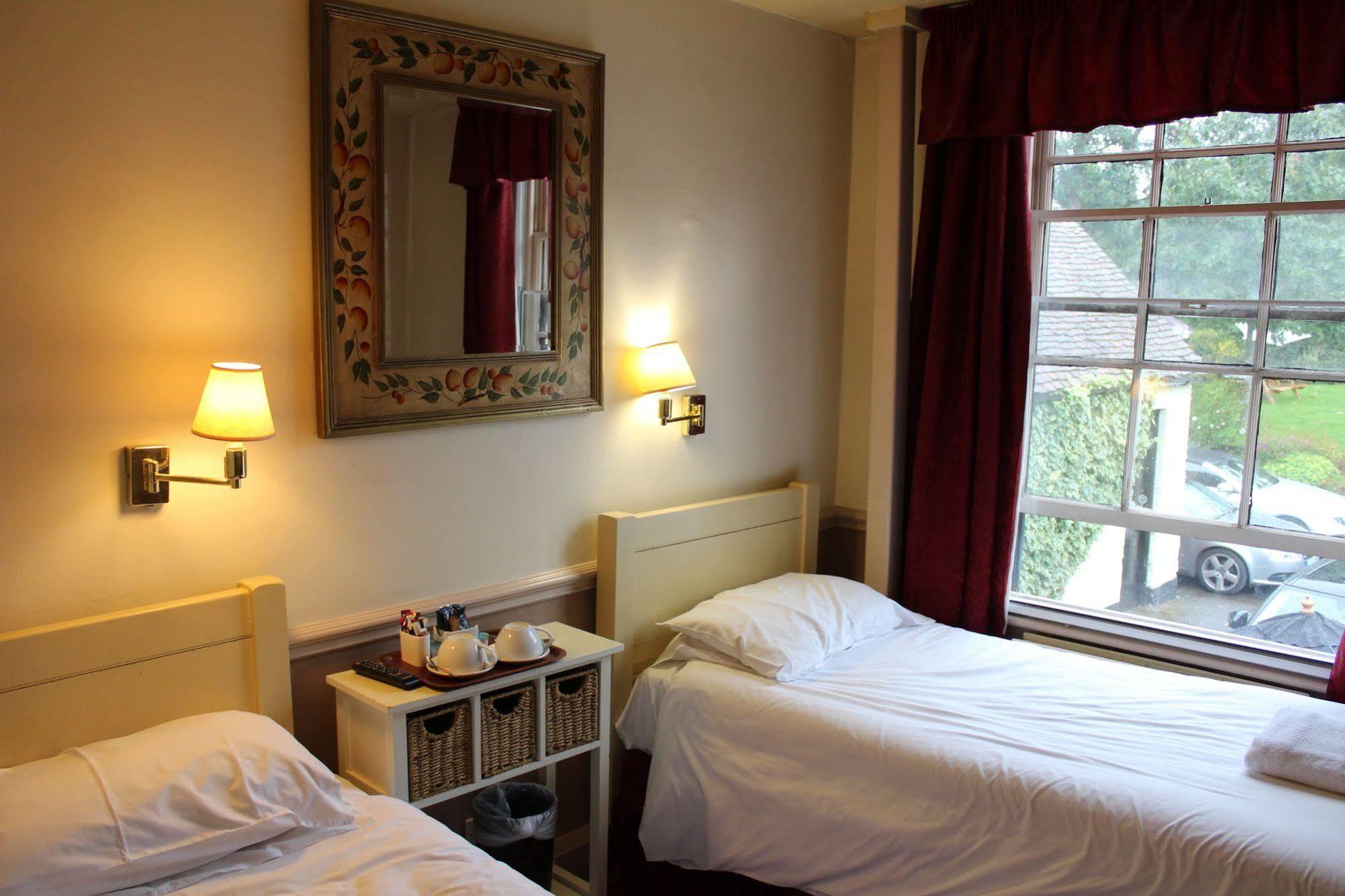 Whyte Harte Hotel Redhill  Extérieur photo