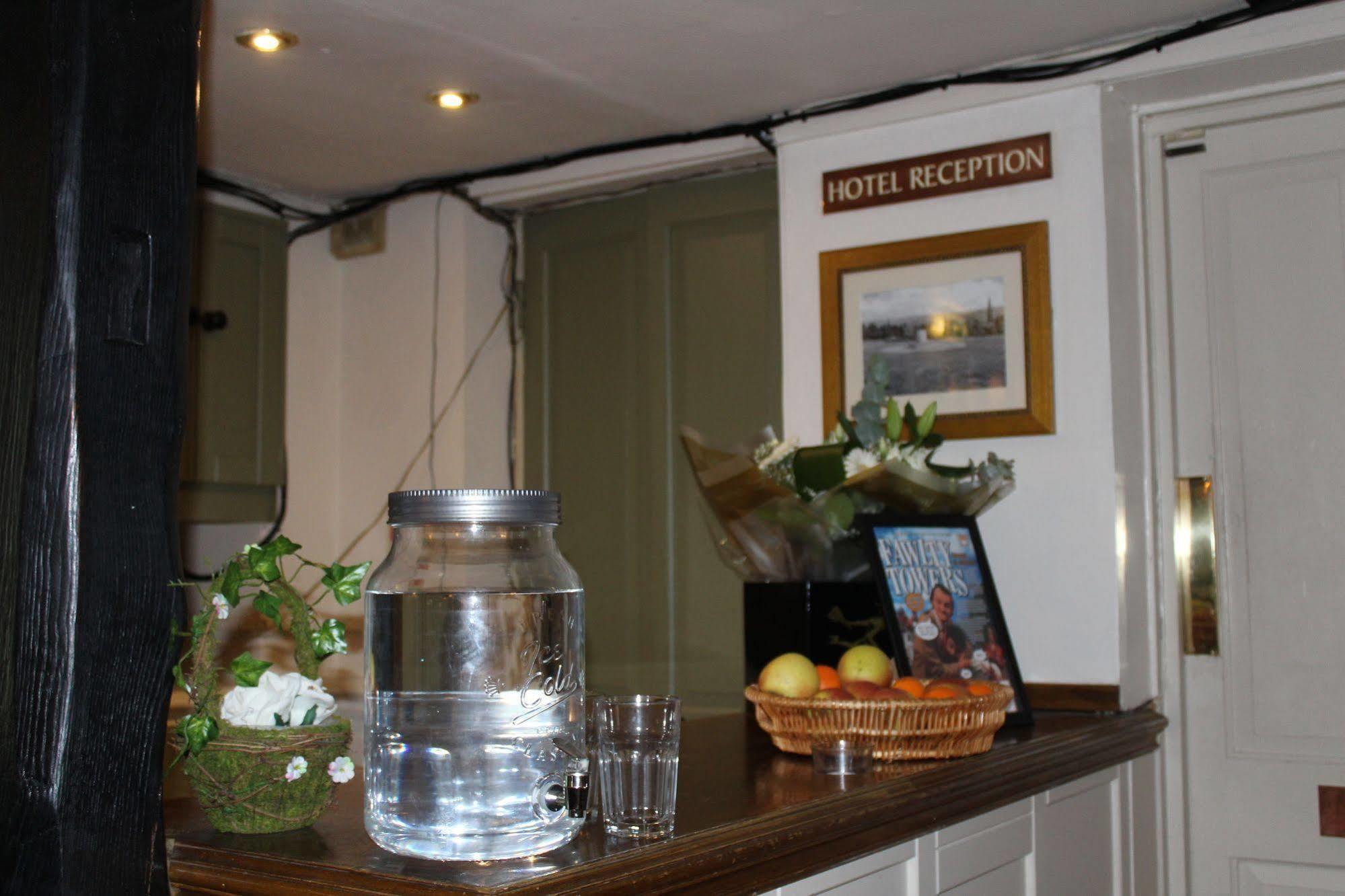 Whyte Harte Hotel Redhill  Extérieur photo