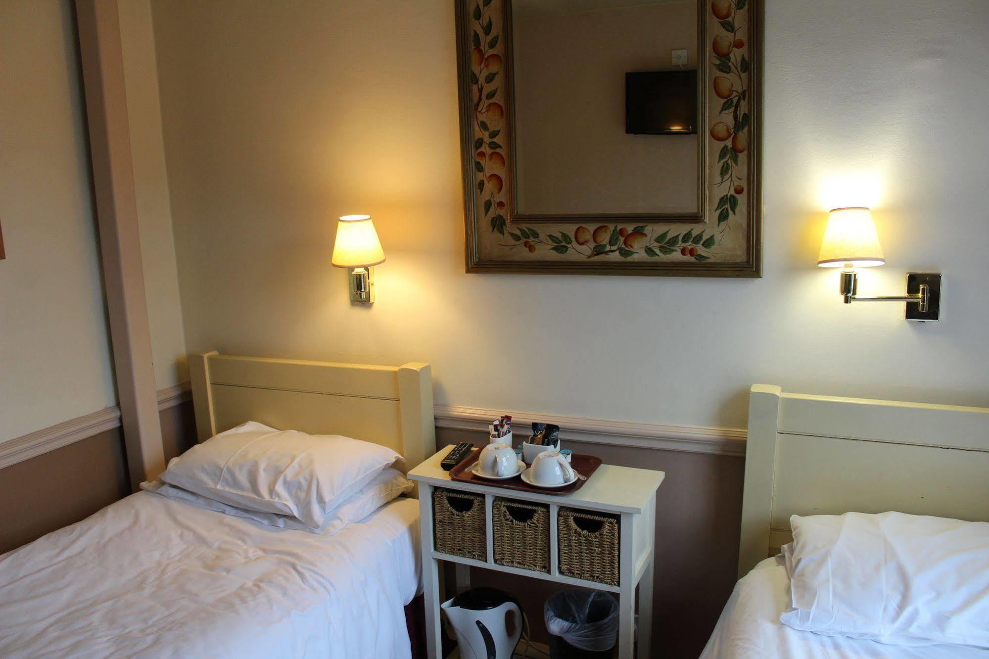 Whyte Harte Hotel Redhill  Extérieur photo